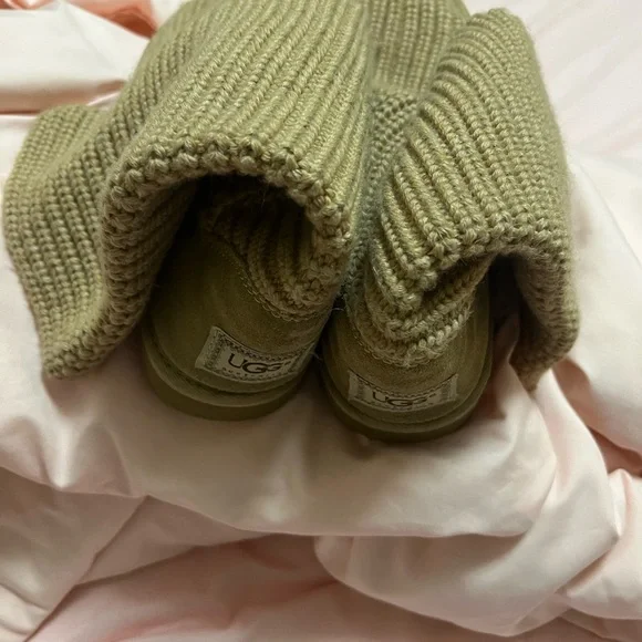 UGG Boots - Picture 2 of 2